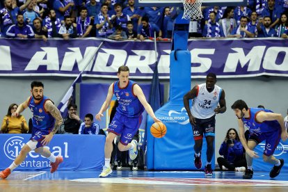 Imagen del partido entre el Silbö San Pablo Burgos y UEMC Real Valladolid.