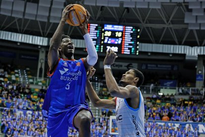 Imagen del partido entre el Silbö San Pablo Burgos y UEMC Real Valladolid.