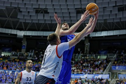 Imagen del partido entre el Silbö San Pablo Burgos y UEMC Real Valladolid.