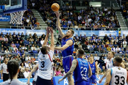 Imagen del partido entre el Silbö San Pablo Burgos y UEMC Real Valladolid.
