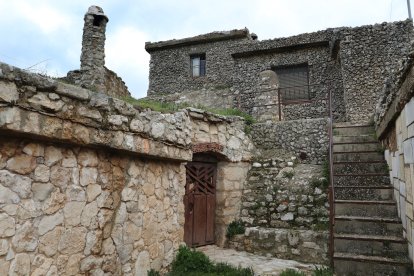 El barrio de las bodegas de Baltanás, situado en la parte alta del casco urbano, está integrado por unas 375 bodegas, excavadas alrededor de un cerro