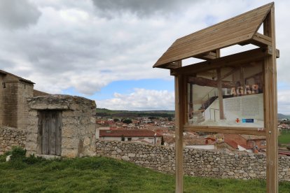 El barrio de las bodegas de Baltanás, situado en la parte alta del casco urbano, está integrado por unas 375 bodegas, excavadas alrededor de un cerro