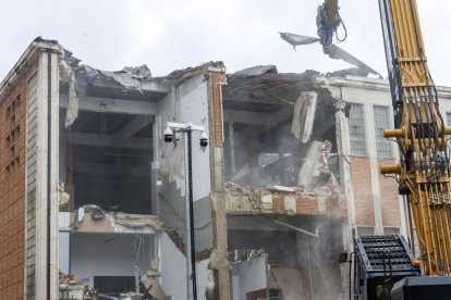 Imágenes tomadas entre el 26 y el 27 de marzo, cuando comenzaba el derribo exterior.