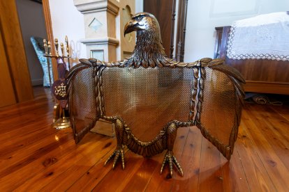 Piezas, enseres y muebles que se pueden encontrar en el mercado que actualmente organiza Nathalie.