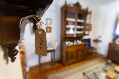 Piezas, enseres y muebles que se pueden encontrar en el mercado que actualmente organiza Nathalie.
