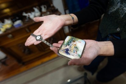 Piezas, enseres y muebles que se pueden encontrar en el mercado que actualmente organiza Nathalie.