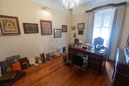 Piezas, enseres y muebles que se pueden encontrar en el mercado que actualmente organiza Nathalie.