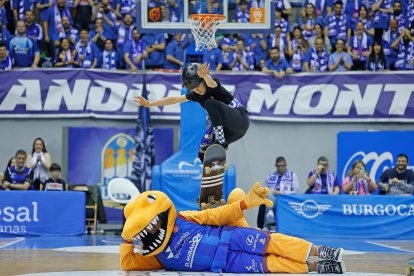 El Coliseum vuelve a disfrutar con otra victoria.