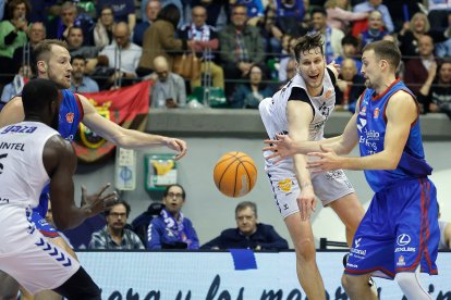 El Coliseum vuelve a disfrutar con otra victoria.