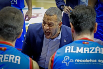 El Coliseum vuelve a disfrutar con otra victoria.