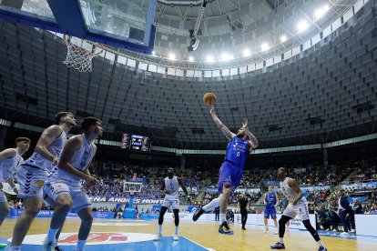 El Coliseum vuelve a disfrutar con otra victoria.
