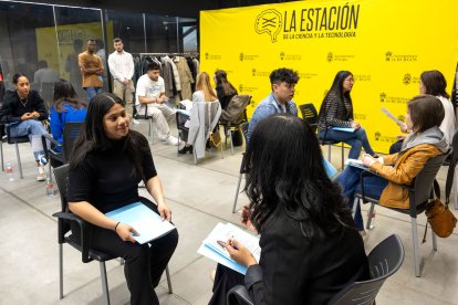 Instante del 'speed job dating' que organiza la Asociación Hechos para los participantes de su programa 'Creando puentes'.