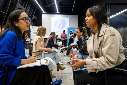Instante del 'speed job dating' que organiza la Asociación Hechos para los participantes de su programa 'Creando puentes'.