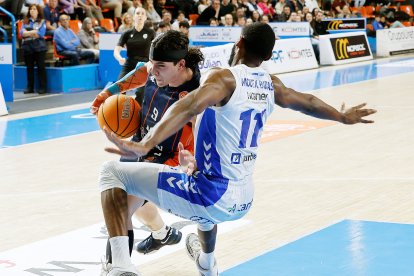 Pacheco no escatimó intensidad en su juego ante Alicante.