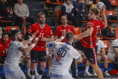 Remate de Fabrizio Casanova.