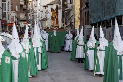 Instante del Rosario Penitencial Obrero que organiza la cofradía de la Santa Columna y se celebra cada Martes Santo.