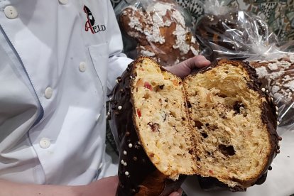 El interior de la colomba de Pascua se asemeja al del panetone.