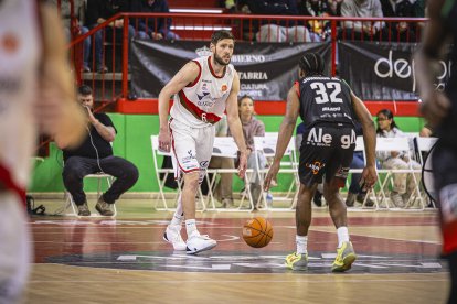 Imagen del partido entre el Grupo Alega Cantabria y Silbö San Pablo Burgos.