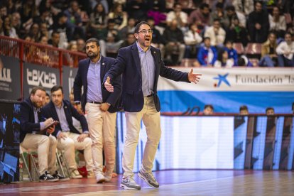 Imagen del partido entre el Grupo Alega Cantabria y Silbö San Pablo Burgos.