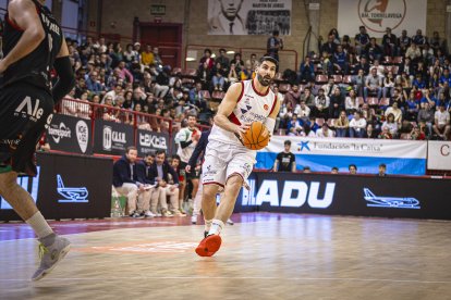Imagen del partido entre el Grupo Alega Cantabria y Silbö San Pablo Burgos.