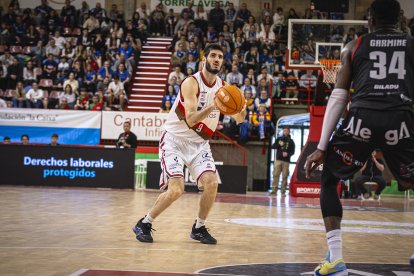 Imagen del partido entre el Grupo Alega Cantabria y Silbö San Pablo Burgos.