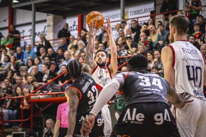 Imagen del partido entre el Grupo Alega Cantabria y Silbö San Pablo Burgos.