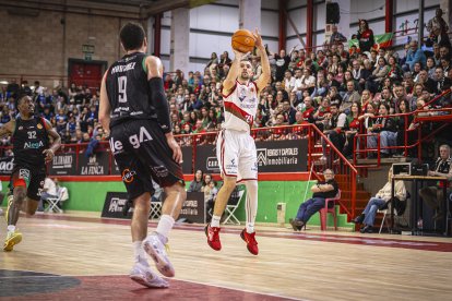 Imagen del partido entre el Grupo Alega Cantabria y Silbö San Pablo Burgos.