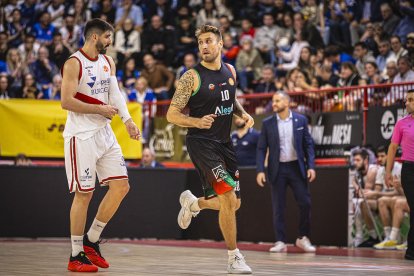 Imagen del partido entre el Grupo Alega Cantabria y Silbö San Pablo Burgos.