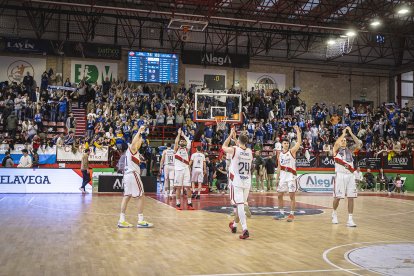 Imagen del partido entre el Grupo Alega Cantabria y Silbö San Pablo Burgos.