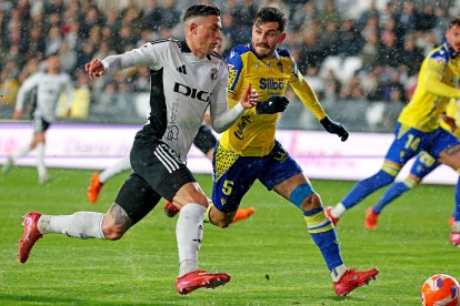 Imagen del partido entre el Burgos CF y el Cádiz.