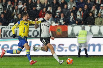 Imagen del partido entre el Burgos CF y el Cádiz.