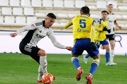 Imagen del partido entre el Burgos CF y el Cádiz.