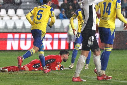 Imagen del partido entre el Burgos CF y el Cádiz.