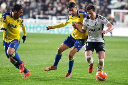 Imagen del partido entre el Burgos CF y el Cádiz.