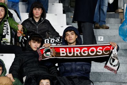 Imagen del partido entre el Burgos CF y el Cádiz.