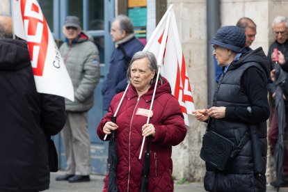 Un momento del recorrido por las calles de Burgos, en el que la lluvia hizo acto de presencia.