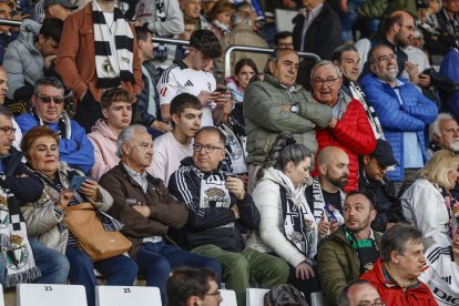 Imagen de aficionados en el partido entre el Burgos CF y el Elche.