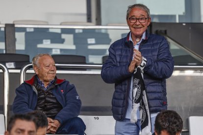 Imagen de aficionados en el partido entre el Burgos CF y el Elche.