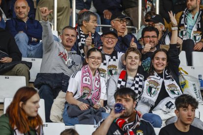 Imagen de aficionados en el partido entre el Burgos CF y el Elche.