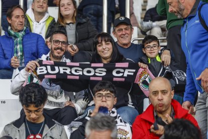 Imagen de aficionados en el partido entre el Burgos CF y el Elche.