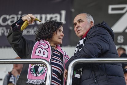 Imagen de aficionados en el partido entre el Burgos CF y el Elche.