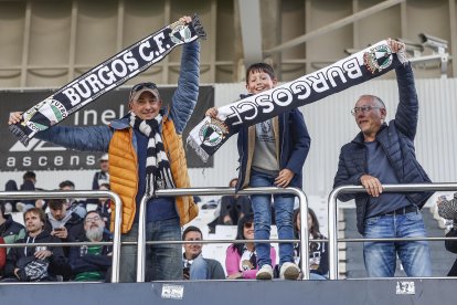 Imagen de aficionados en el partido entre el Burgos CF y el Elche.