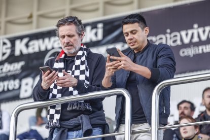 Imagen de aficionados en el partido entre el Burgos CF y el Elche.