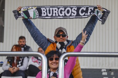Imagen de aficionados en el partido entre el Burgos CF y el Elche.