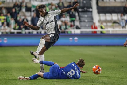 Imagen del partido entre el Burgos CF y el Elche.