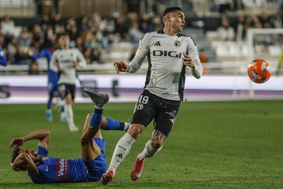 Imagen del partido entre el Burgos CF y el Elche.