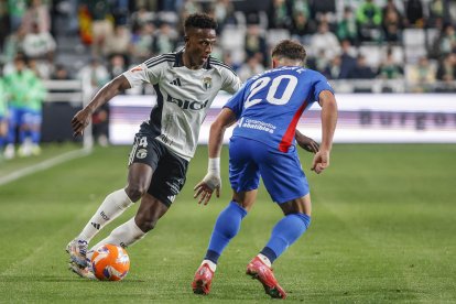 Imagen del partido entre el Burgos CF y el Elche.