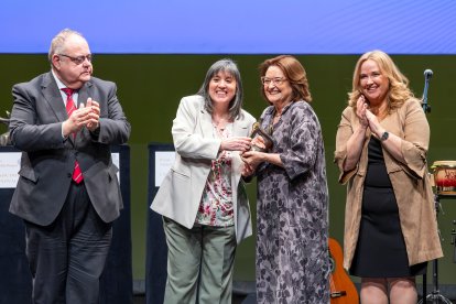 El consejero de Sanidad se sumó ayer a la gala de entrega de los premios, celebrada en el Fórum Evolución.