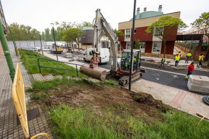 A petición de los vecinos, la remodelación incluía la colocación de pasamanos en la calle Labradores.