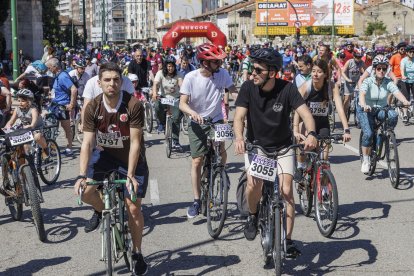 Miles de personas participaron en la XXIII edición del Día de la Bici organizado por Fundación Candeal- Proyecto Hombre.